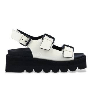 Beli sandali s platformo