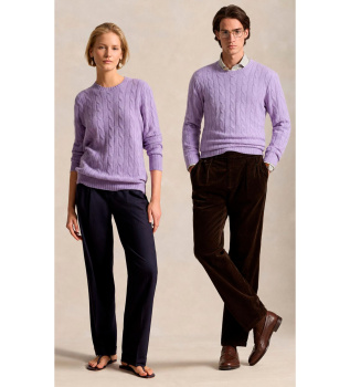 Le pull en cachemire à torsades lilas