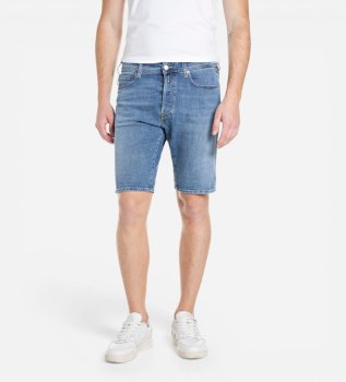 Niebieskie dżinsowe szorty