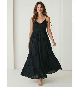 Long dress with black flounce