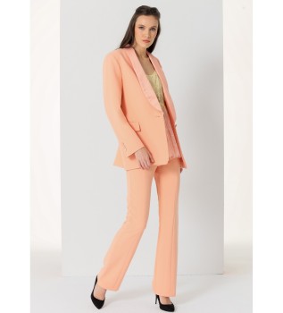 Blazer smoking avec revers en satin orange