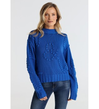 Pull en maille avec bodoques en forme de lettres bleues