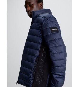 Calvin Klein Navzdol jakna Reciklirani materiali mornarsko modra