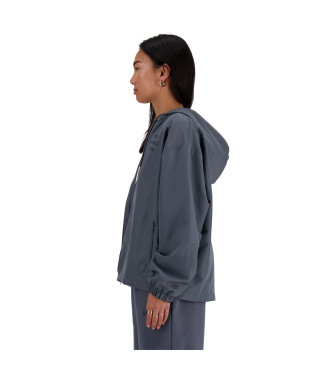 New Balance Ikonična tkana temno siva univerzitetna jakna