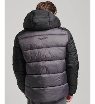 Superdry Steppjacke mit Kapuze und schwarzem Colourblocking