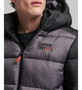 Superdry Steppjacke mit Kapuze und schwarzem Colourblocking