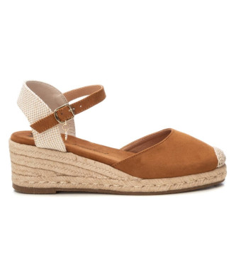 Xti Bruine espadrilles met mini sleehak