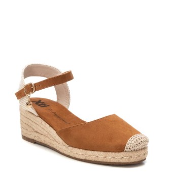 Xti Bruine espadrilles met mini sleehak