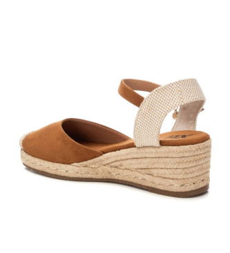 Xti Bruine espadrilles met mini sleehak