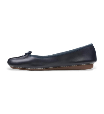 Clarks Sabrinas em pele azul-marinho Freckle Ice