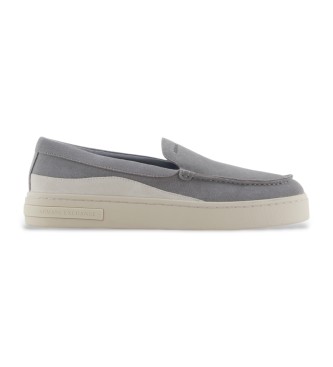 Armani Exchange Chaussures en cuir gris sans lacets  