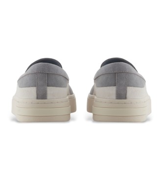 Armani Exchange Chaussures en cuir gris sans lacets  