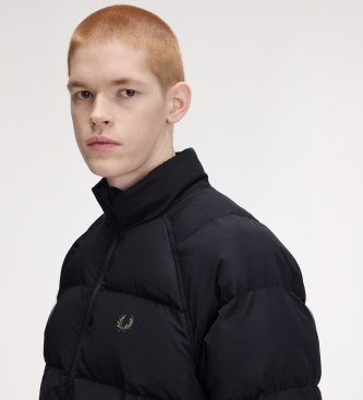 Fred Perry Schwarze gesteppte Jacke mit Raglanärmeln