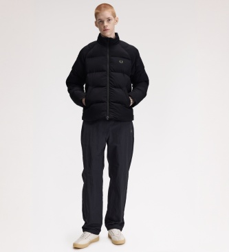 Fred Perry Schwarze gesteppte Jacke mit Raglanärmeln
