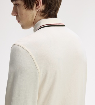 Fred Perry Polo med dobbeltstribet krave og lange ærmer i beige
