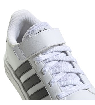 adidas Sneakers bianche Grand Court Lifestyle Court in pizzo elastico e cinturino superiore