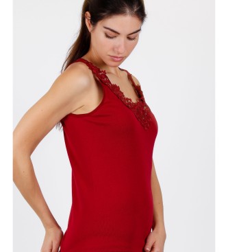 Admas Guipur red sleeveless t-shirt with red guipure neckline