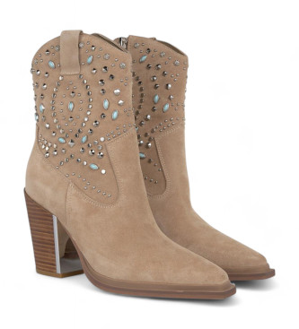 Alma en pena Beige Studded Leather Ankle Boots