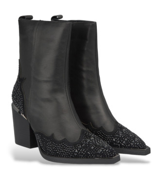 Alma en pena Black leather ankle boots with touches of rhinestones