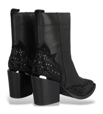 Alma en pena Black leather ankle boots with touches of rhinestones