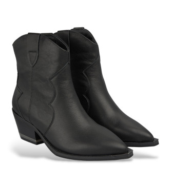 Alma en pena Black leather flat ankle boots