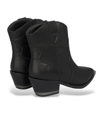 Alma en pena Black leather flat ankle boots