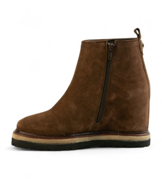 Alpe Musta brown leather ankle boots