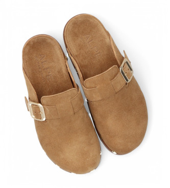 Alpe Brown Alive Clogs