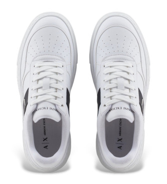 Armani Exchange Baskets avec bande latrale blanche contraste