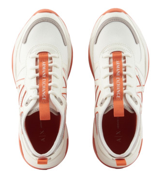 Armani Exchange Tekniske sko hvid, orange