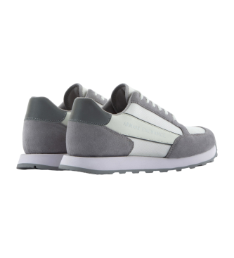 Armani Exchange Baskets en cuir blanc, gris