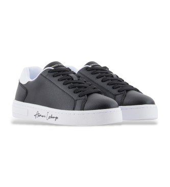 Armani Exchange Turnschuhe mit markantem Logo auf der Sohle schwarz