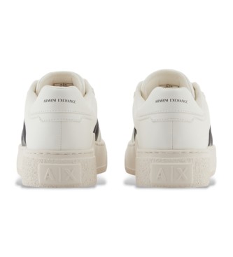A|X Armani Exchange Sapatilhas com pormenor lateral em branco
