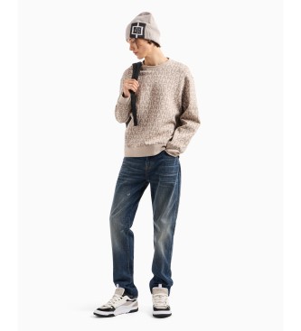 Armani Exchange Rundhalsad sweatshirt med regenererad bomull och ton-i-ton logotyp ver hela beige.