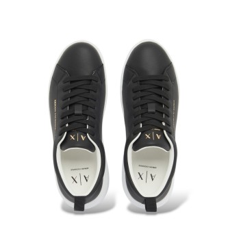 A|X Armani Exchange Sneaker aus glattem Leder mit dicker Sohle und geprägtem schwarzem Logo