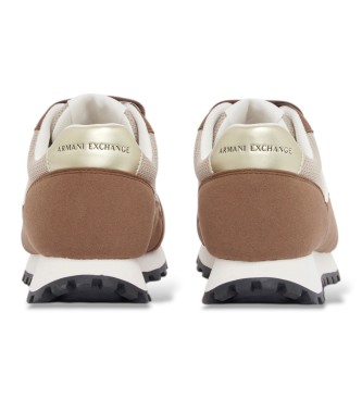 A|X Armani Exchange Sneakers med nätpaneler och strukturerad gummisula i brunt