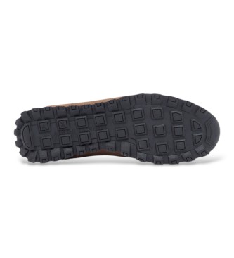 A|X Armani Exchange Sneakers med nätpaneler och strukturerad gummisula i brunt