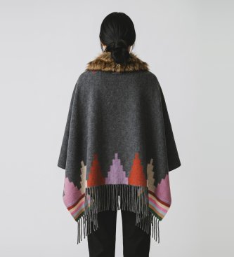 Bazar Deluxe Poncho mit grauem Fell