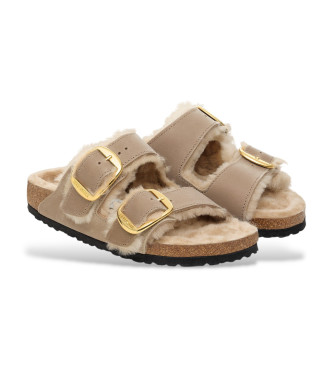 Birkenstock Sandali Arizona con fibbia grande in pelle di pecora beige