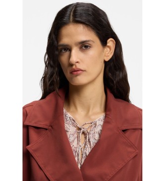 BOSS Gabardine curta com cinto vermelho escuro