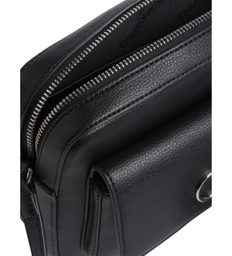 Calvin Klein Skuldertaske med frontklap, sort