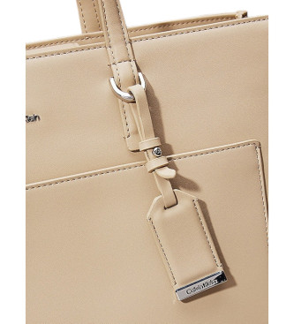 Calvin Klein Bolso must shopper mediano con bolsillo marrn