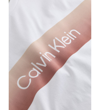 Calvin Klein Majica z belim linearnim logotipom na prsih