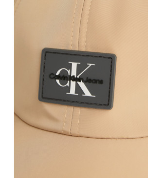Calvin Klein Jeans Razširitvena kapa bež barve