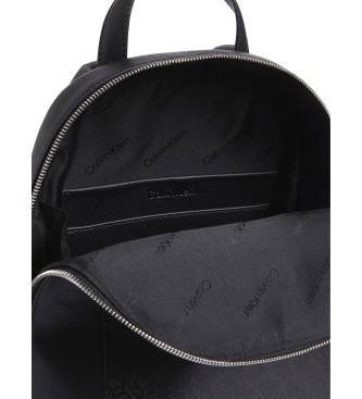 Calvin Klein Mochila abombada con logo negro