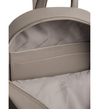 Calvin Klein Mochila redonda con logo beige