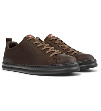 Camper Quatre baskets en cuir marron