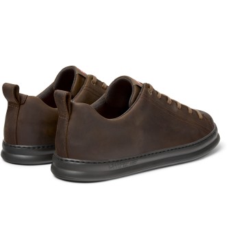 Camper Quatre baskets en cuir marron