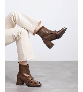 Carmela Botins 162538 castanhos