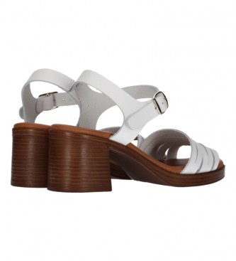 Chika10 Gotica 02 White leather sandals